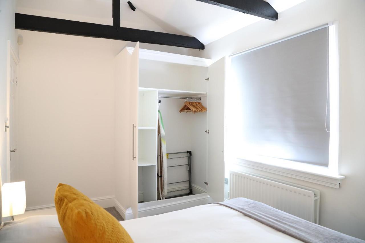 Letting Serviced Apartments - Guards View, Windsor Exteriör bild